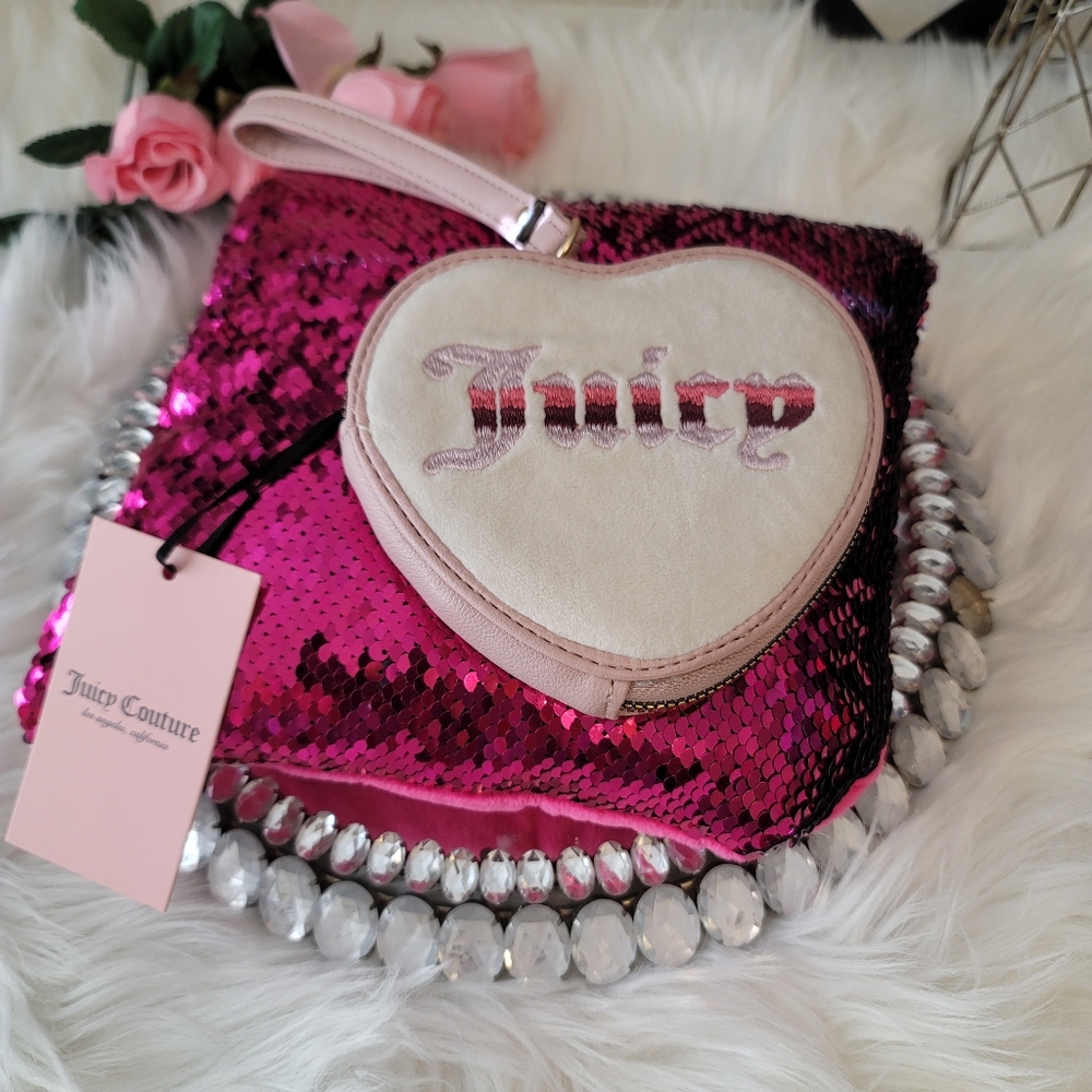Juicy Couture Retro Vibe Heart Zip Wristlet Angel Cream Velour